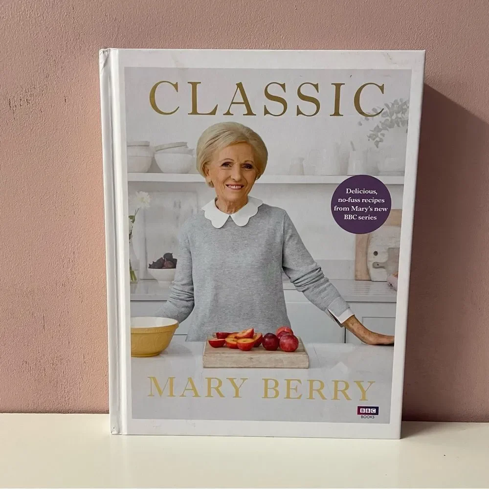 Classic by Mary Berry Hardcover Cookbook EUC
